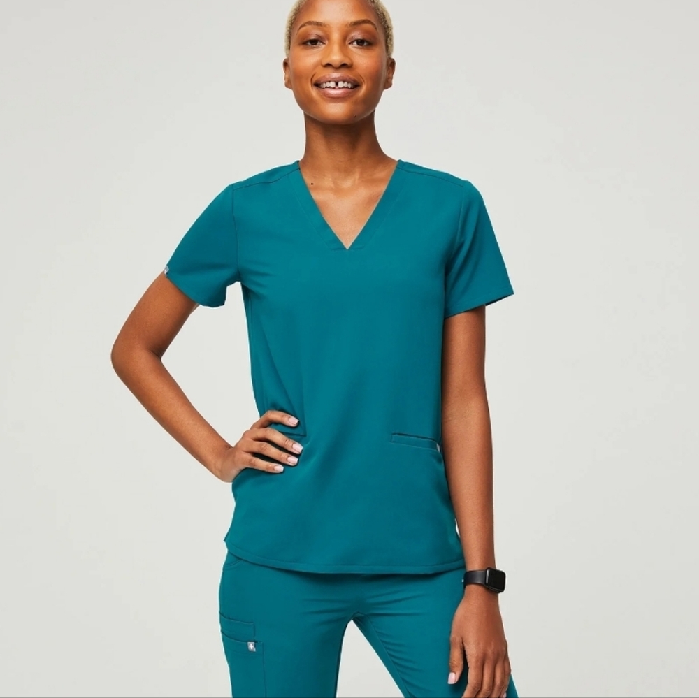 FIGS Pacific Blue Medium Scrubs Set - NEW